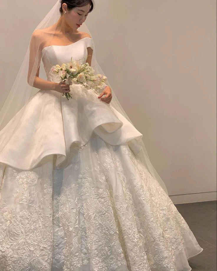 Classy Elegant Wedding Dress Ball Gown Strapless Satin White Wedding Dresses Bridal Gowns DH734 - Deanwangkt