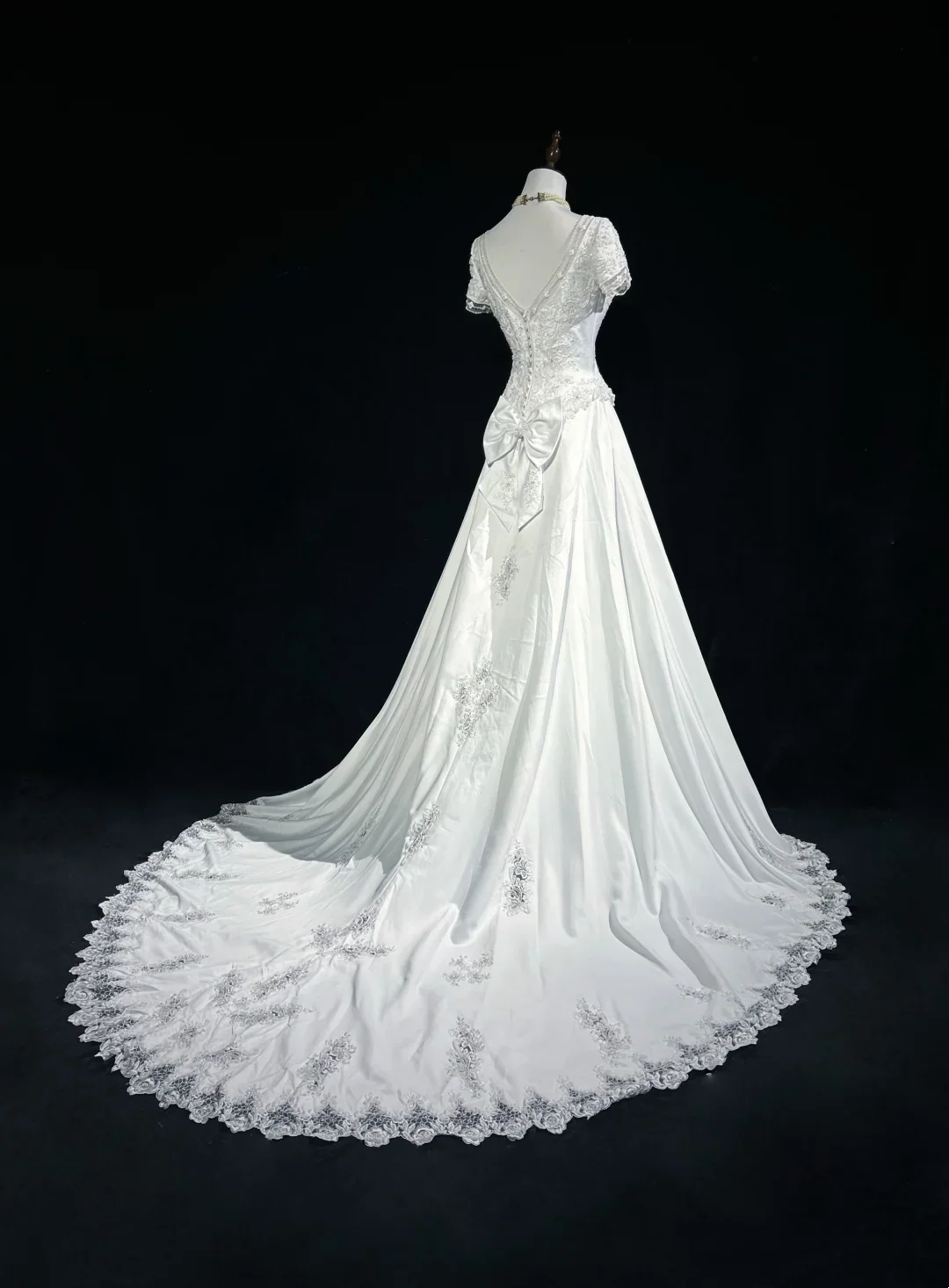 Classic Elegant Wedding Gown A line V Neck Long White Satin 70s Wedding Dresses Vintage Bridal Gowns DH1149 - Deanwangkt