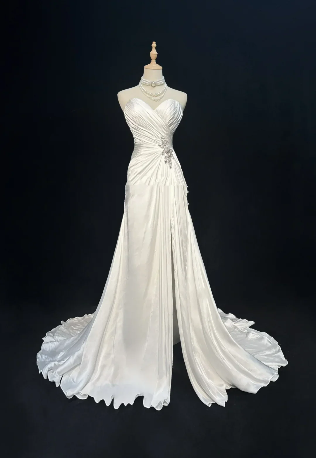 Vintage Bridal Gown A line Sweetheart Sleeveless Silver Beads Long Slit White 70s Wedding Dresses Elegant Bridal Gowns DH1110 - Deanwangkt