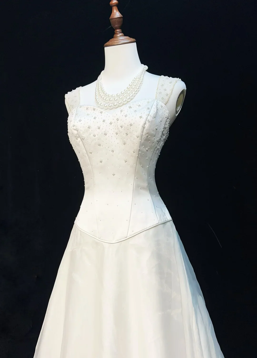 Princess Bridal Dress A Line Sweetheart Neck Satin White Beads Long Wedding Dress Retro Wedding Dresses Modest Wedding Gowns DH2664 - Deanwangkt