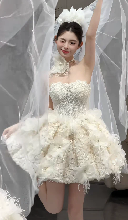 Gorgeous Strapless Ball Gown Lace Long Wedding Dresses Champagne Bridal Gowns Sleeveless Bridal Dresses DP3742 - Deanwangkt