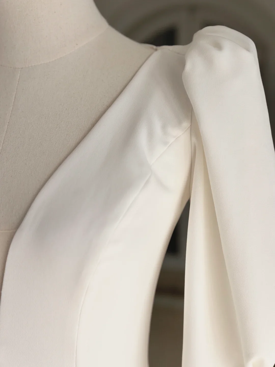 Simple Mermaid V Neck Long Sleeves Satin Wedding Dress With Buttons Wedding Dresses Modest Wedding Gowns Brides Dress DH1297 - Deanwangkt