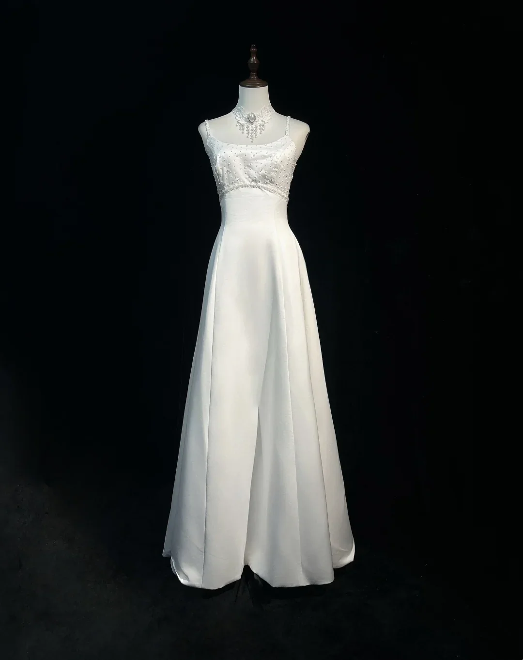 Vintage Bridal Dress A Line Spaghetti Straps Satin White Beads Long Wedding Dress Retro Wedding Dresses Modest Wedding Gowns DH2666 - Deanwangkt