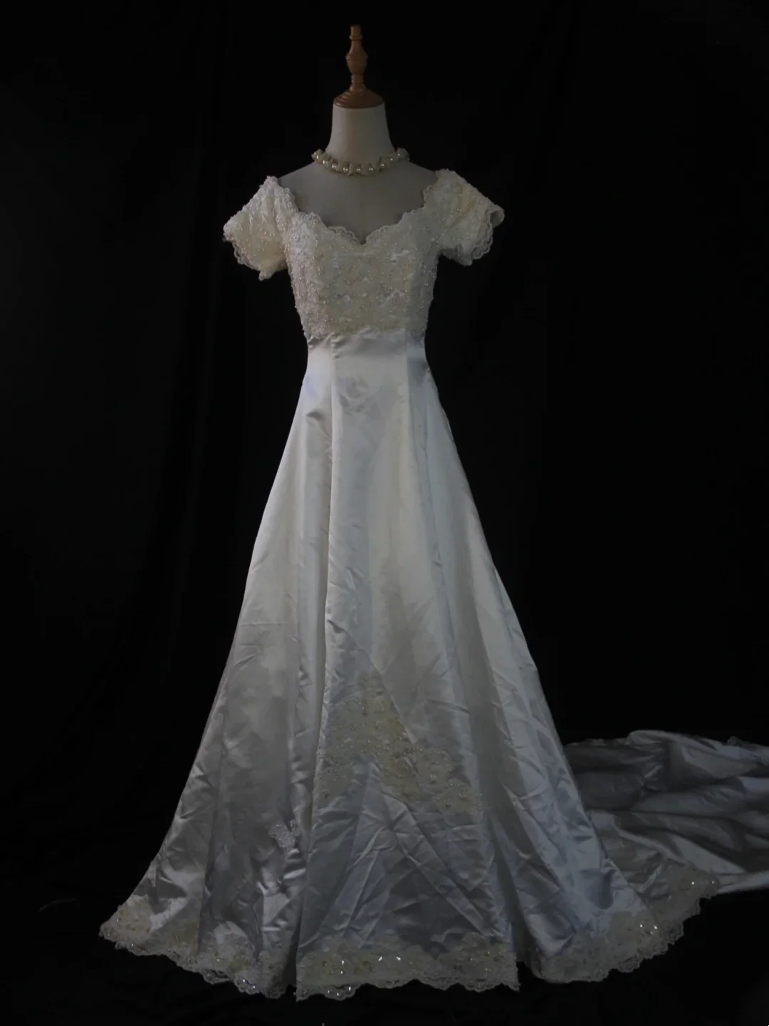 Vintage Wedding Dress 1970s Ball Gown V Neck Sleeveless Satin White Long Wedding Dresses Bridal Gowns Elegant Brides Gown DH575 - Deanwangkt