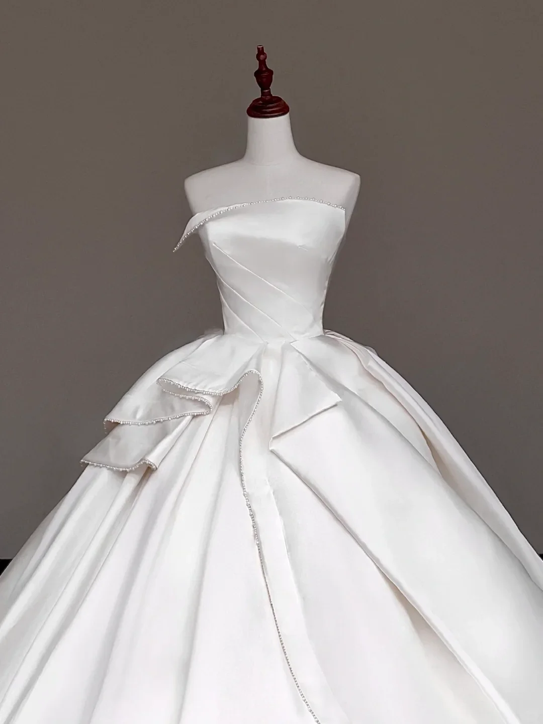 Unique Bridal Gown Ball Gown Strapless Pearls White Satin Wedding Dresses Bridal Gowns DP676 - Deanwangkt