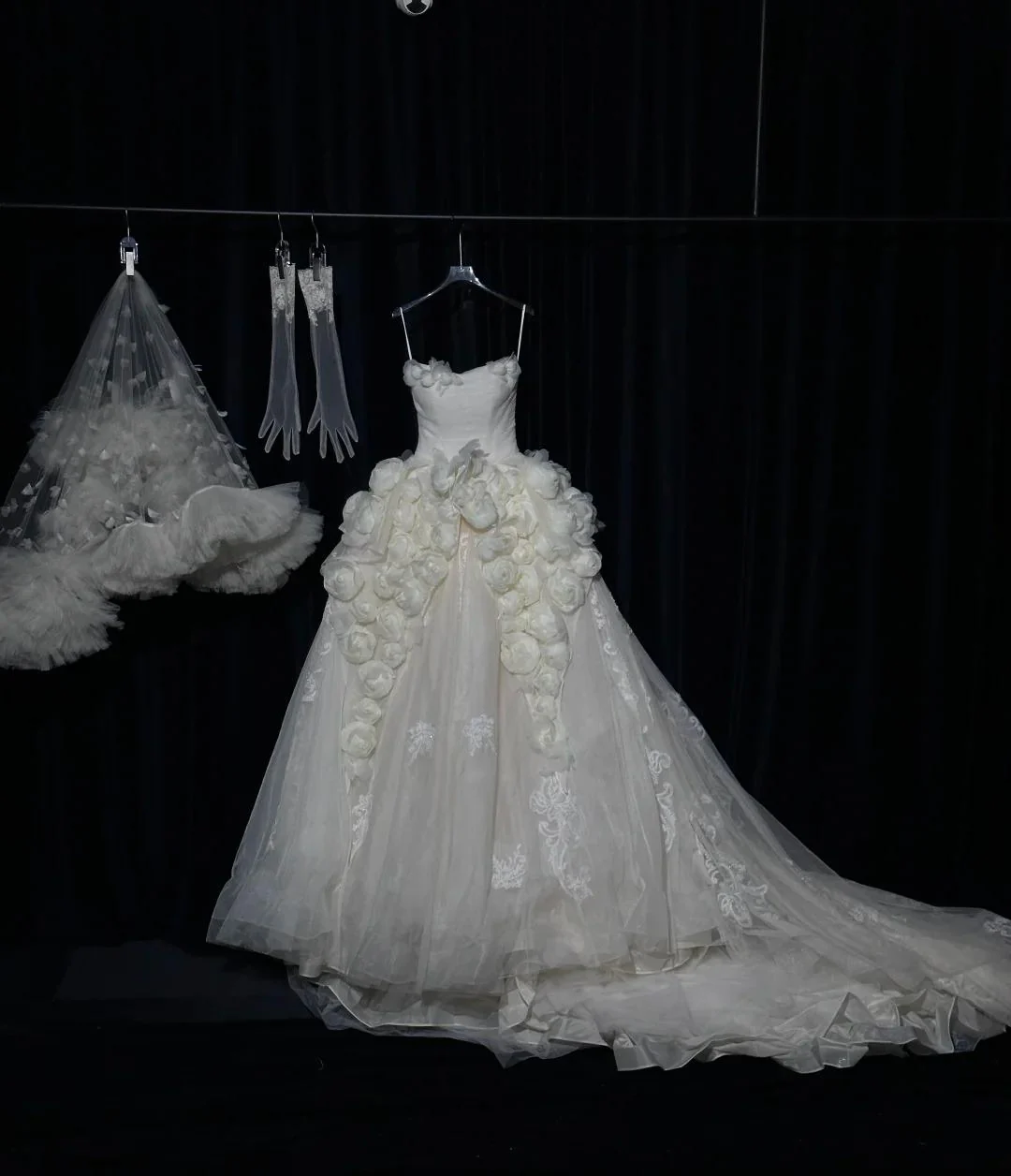 Elegant Strapless Ball Gown Tulle Lace Wedding Dress Timeless Applique Bridal Gown DP2915 - Deanwangkt