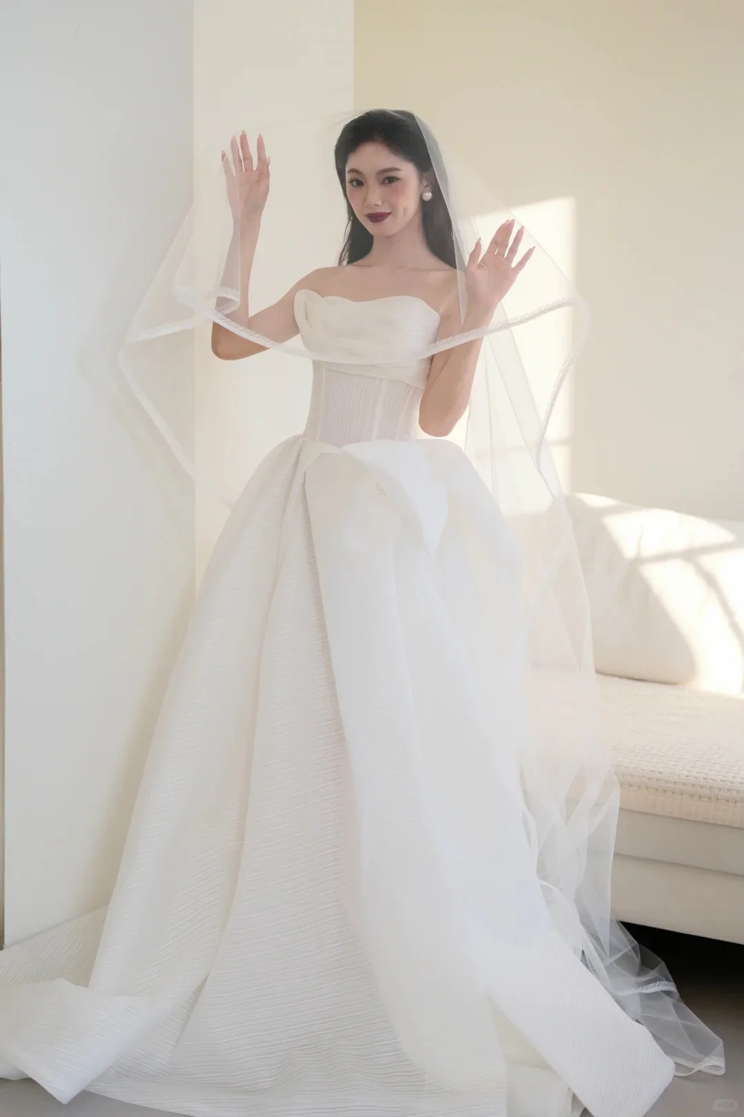Timeless White Ball Gown Strapless Wedding Dress Tulle  Elegant Bridal Gown DP2888 - Deanwangkt