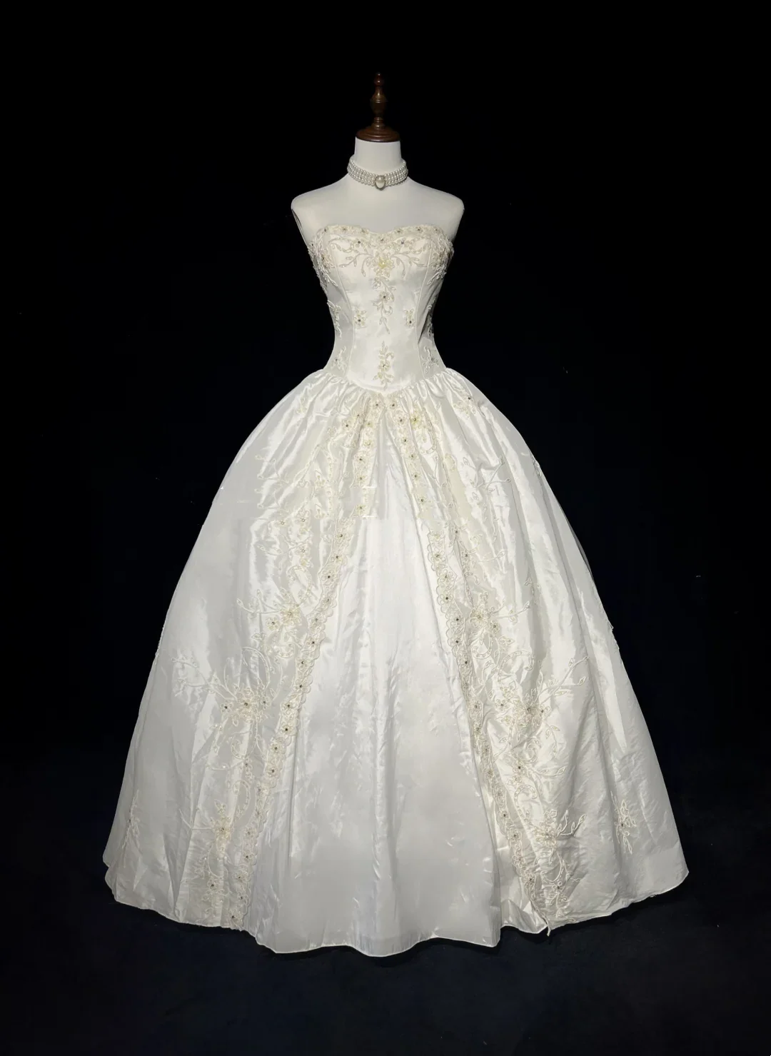 Unique Bridal Gown Ball Gown Sweetheart Appliques Lace Sleeveless White 50s Wedding Dresses Vintage Bridal Gowns DH1121 - Deanwangkt