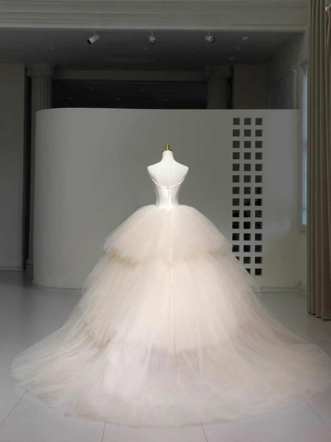 Romantic Wedding Gown Bridal Dress Ball Gown Strapless Wedding Dress Tulle Wedding Dresses Modest Wedding Gowns DH2042 - Deanwangkt