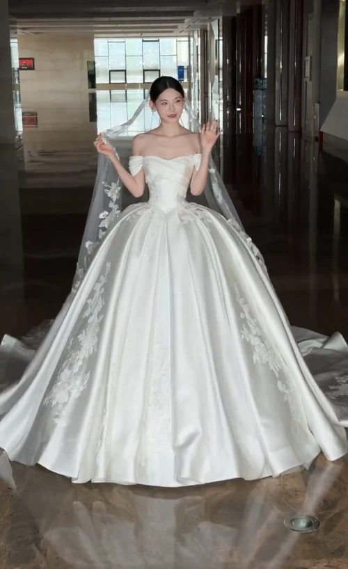 Modest Off-Shoulder Ball Gown Satin Long Wedding Dresses Appliqué White Bridal Dresses Short-Sleeve Bridal Gowns DP04038 - Deanwangkt