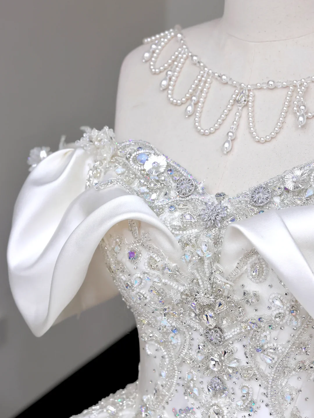 Classy Elegant Ball Gown Off The Shoulder Satin White Short Sleeves Wedding Dress Brides Dress DP711 - Deanwangkt