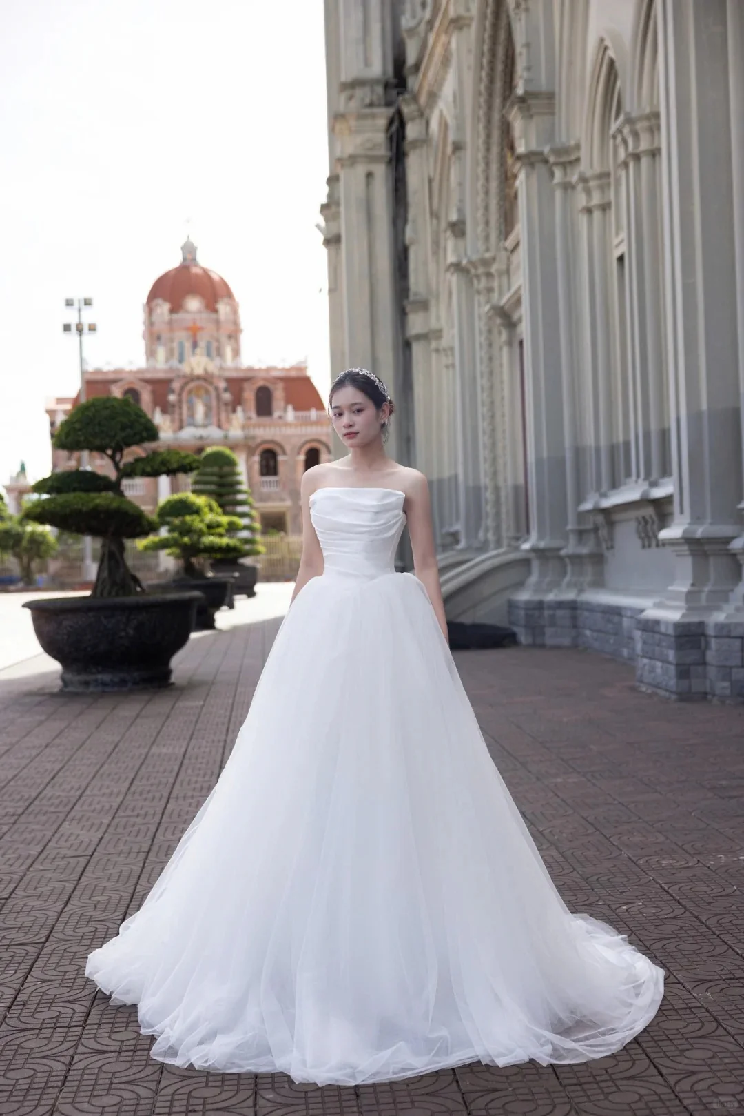 Simple Strapless Tulle Floor Length Wedding Dress Chic Sleeveless Bridal Gown DH2690 - Deanwangkt