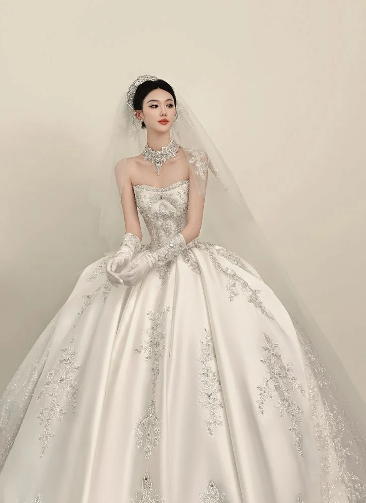 Extravagant Ball Gown Strapless White Satin Beads Long Wedding Dresses Elegant Bridal Gowns DH679 - Deanwangkt