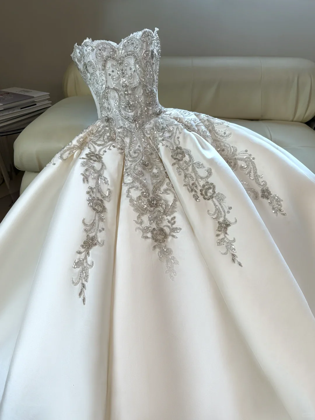 Ethereal Wedding Dress Ball Gown Sweetheart Satin White Sleeveless Long Wedding Dresses Bridal Gowns DH2050 - Deanwangkt