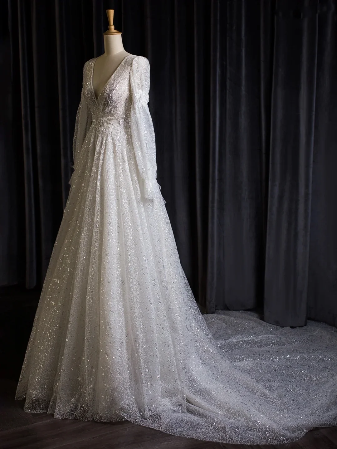 Vintage Wedding Dress A line V Neck White Long Sleeves Sequin Long Wedding Dresses Bridal Gowns Brides Gown DH402 - Deanwangkt