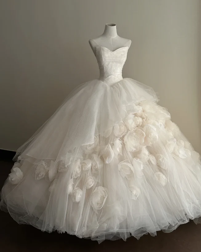 Timeless Strapless Ball Gown Tulle Flower Wedding Dresses, Ivory Bridal Gowns DP3182 - Deanwangkt