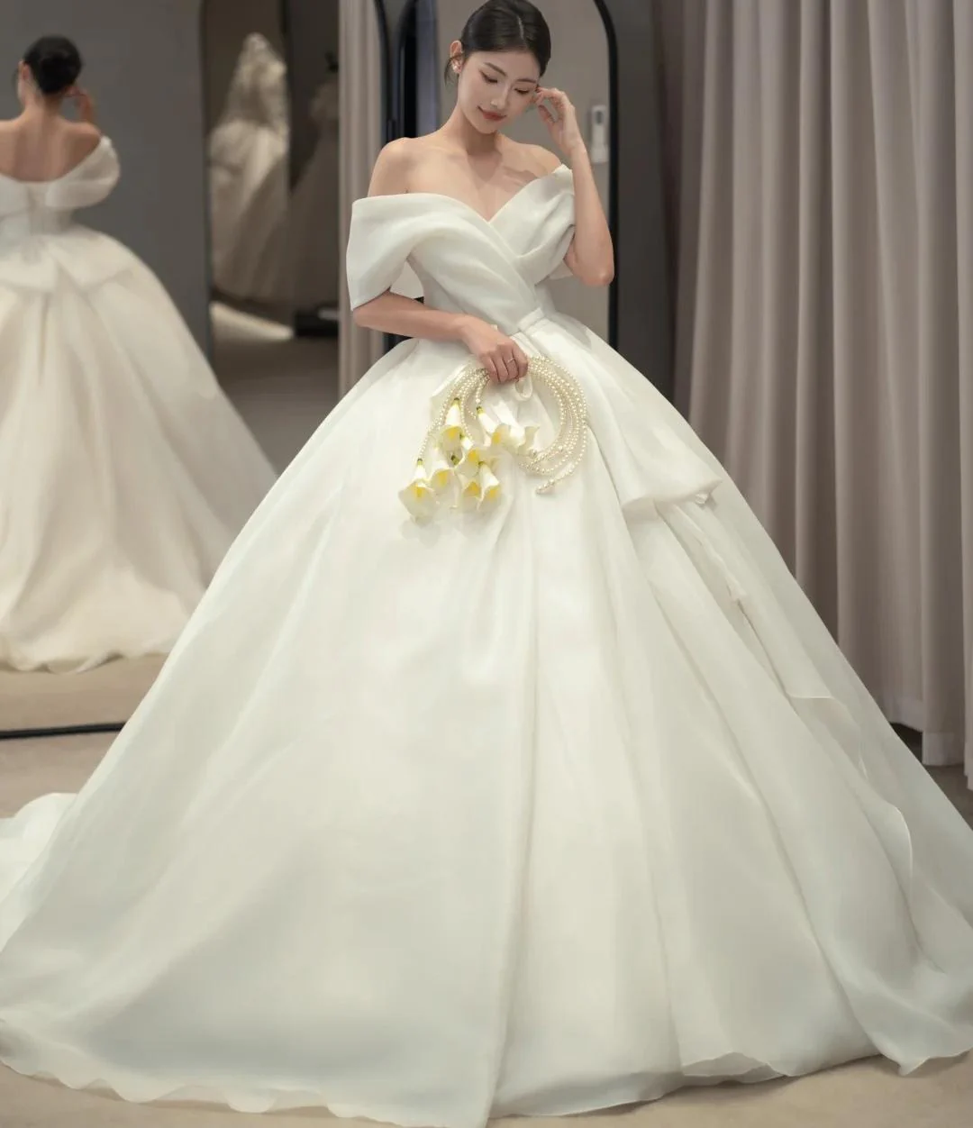 Timeless Off-shoulder Luxury Wedding Dresses White Ball Gown Tulle Trailing Bridal Gowns DP2987 - Deanwangkt