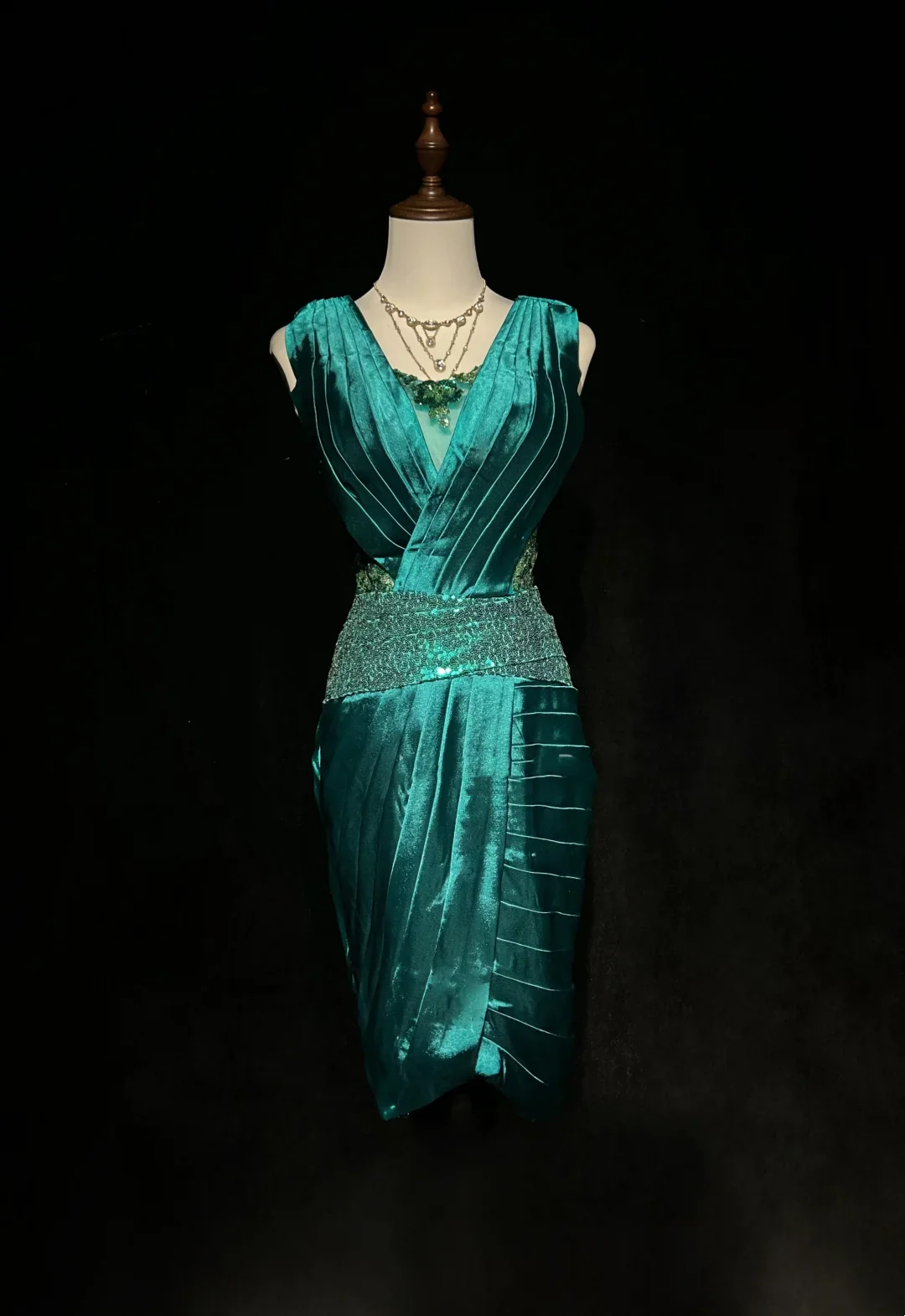 Vintage Sheath V Neck Green Satin Mother Of Bride Dress Party Gown Knee Length For Summer Women DH1017 - Deanwangkt