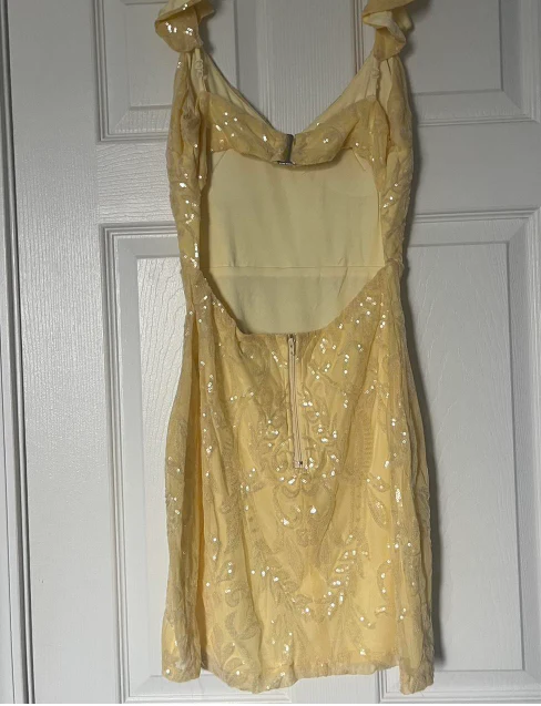 Pretty A line V Neck Yellow Sequin Formal Homecoming Dresses Short 21st Birthday Outfits Graduation Dress Mini Cocktail Dresses DH2270 - Deanwangkt