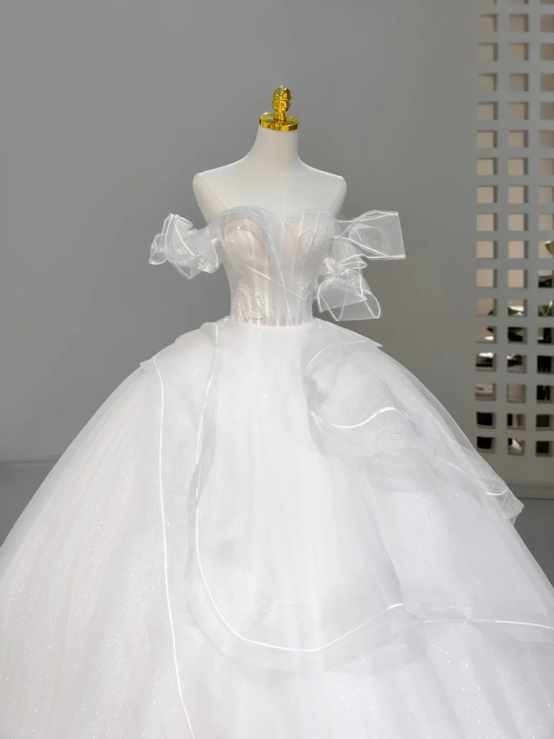 Princess Bridal Dress Ball Gown Off The Shoulder White Tulle Long Wedding Dress Simple Wedding Dresses Modest Wedding Gowns DH2044 - Deanwangkt