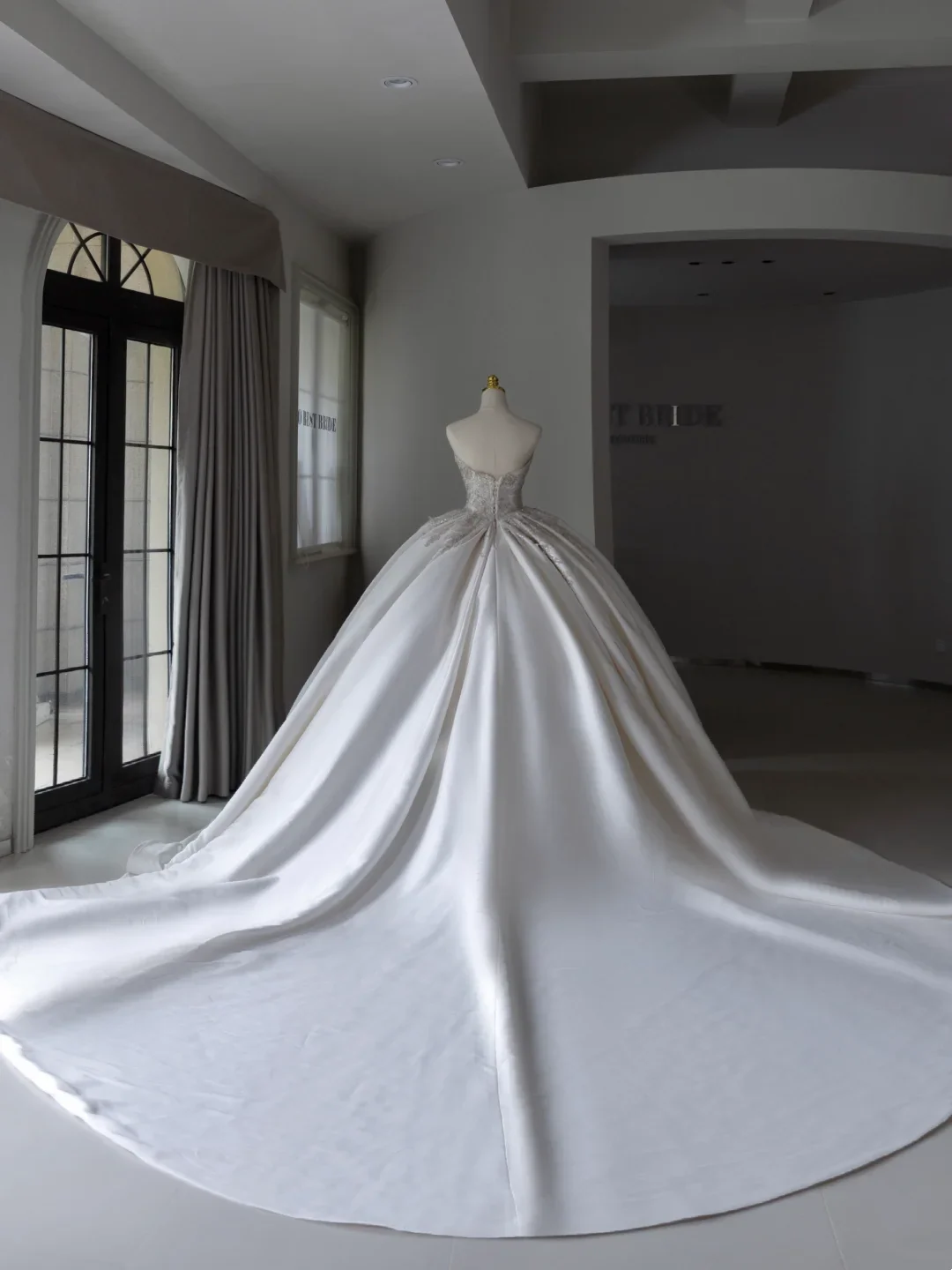 Luxury Ball Gown Sweetheart With Beads Wedding Dress Modest Wedding Dresses Princess Wedding Gowns DH1562 - Deanwangkt