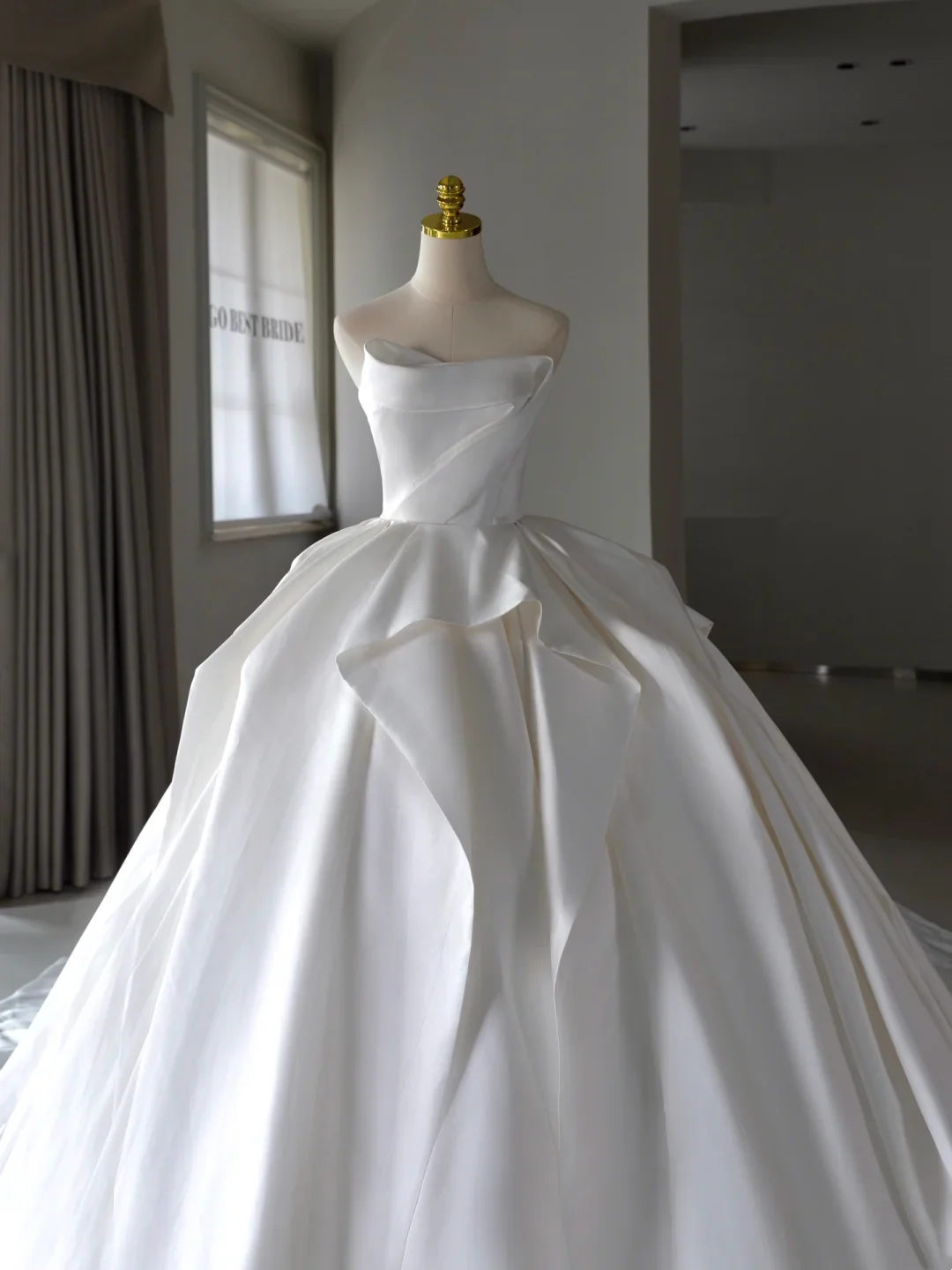 Princess Bridal Dress Ball Gown Strapless Satin Wedding Dress With Ruffles White Wedding Dresses Modest Wedding Gowns DH1549 - Deanwangkt
