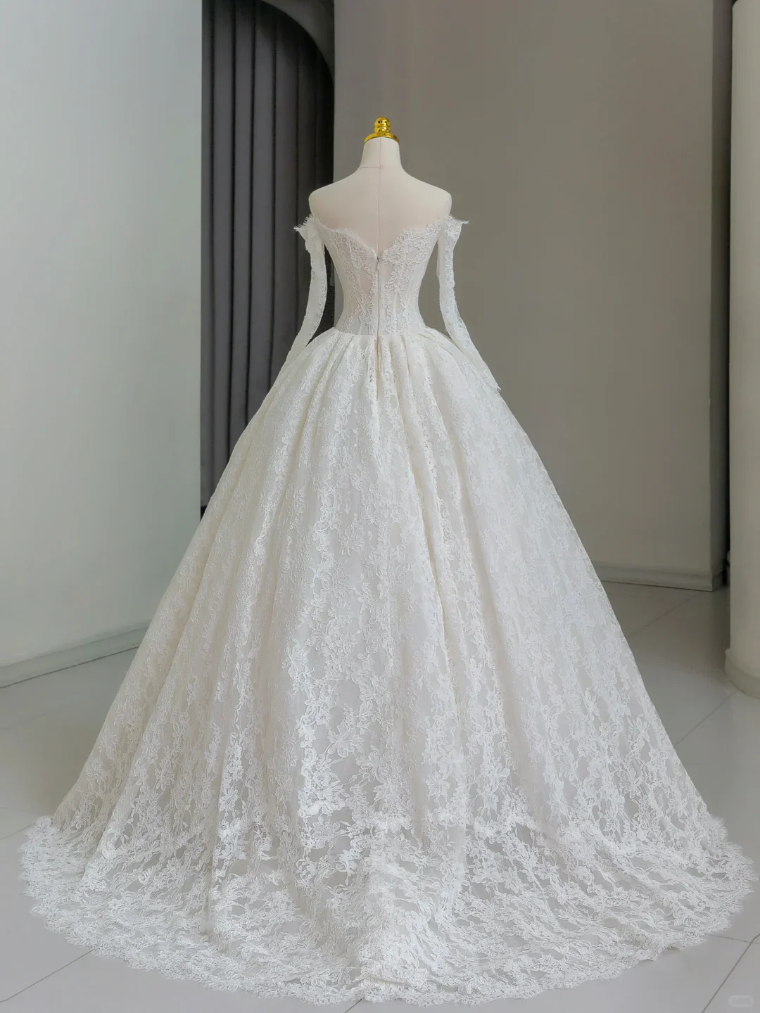 Unique Bridal Gown Ball Gown Off The Shoulder Lace Long Sleeves White 50s Wedding Dresses Vintage Bridal Gowns DH1137 - Deanwangkt