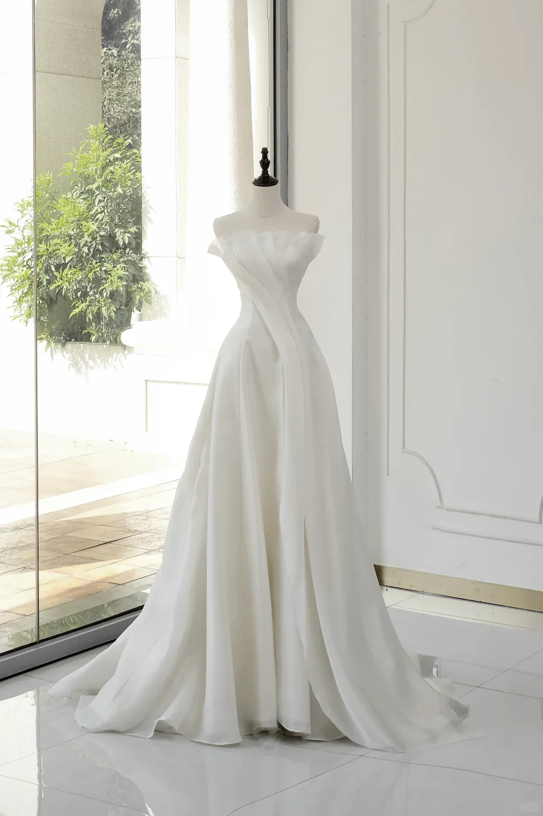 Timeless Bridal Gown Ball Gown Strapless Organza Sleeveless Long White Wedding Dresses Elegant Bridal Gowns DH892 - Deanwangkt
