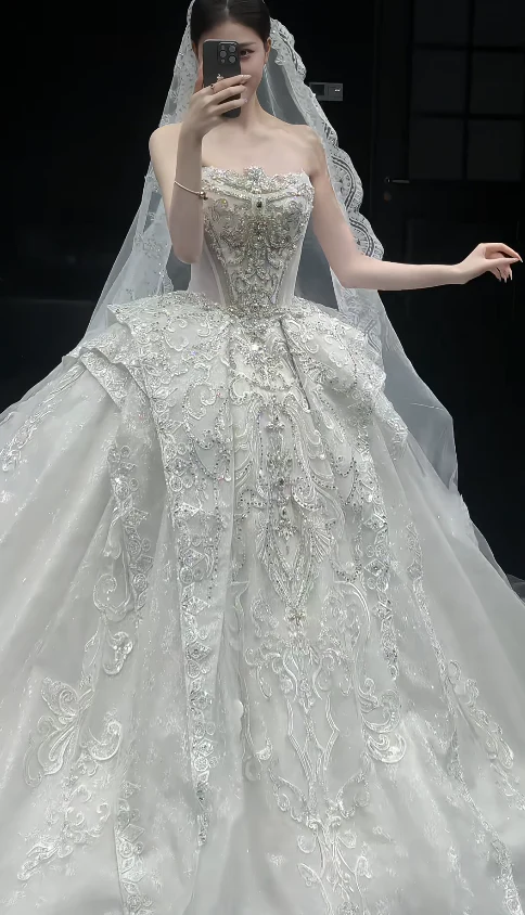 Timeless Strapless Ball Gown Tulle Wedding Dresses Beaded Applique White Bridal Gowns Sleeveless Bridal Dresses DP3356 - Deanwangkt