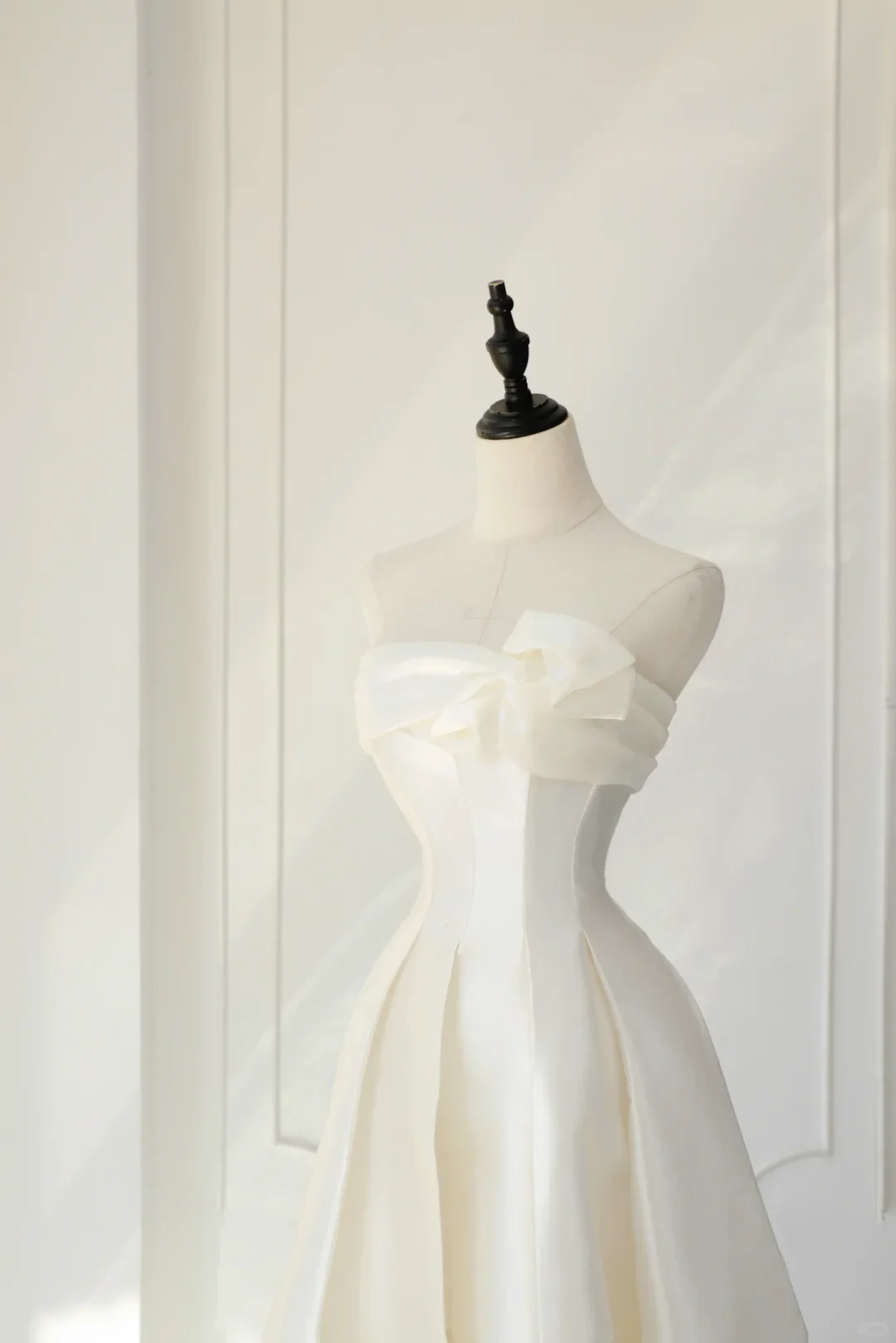 Timeless Bridal Gown A line Strapless Satin White Wedding Dresses Elegant Bridal Gowns DH895 - Deanwangkt