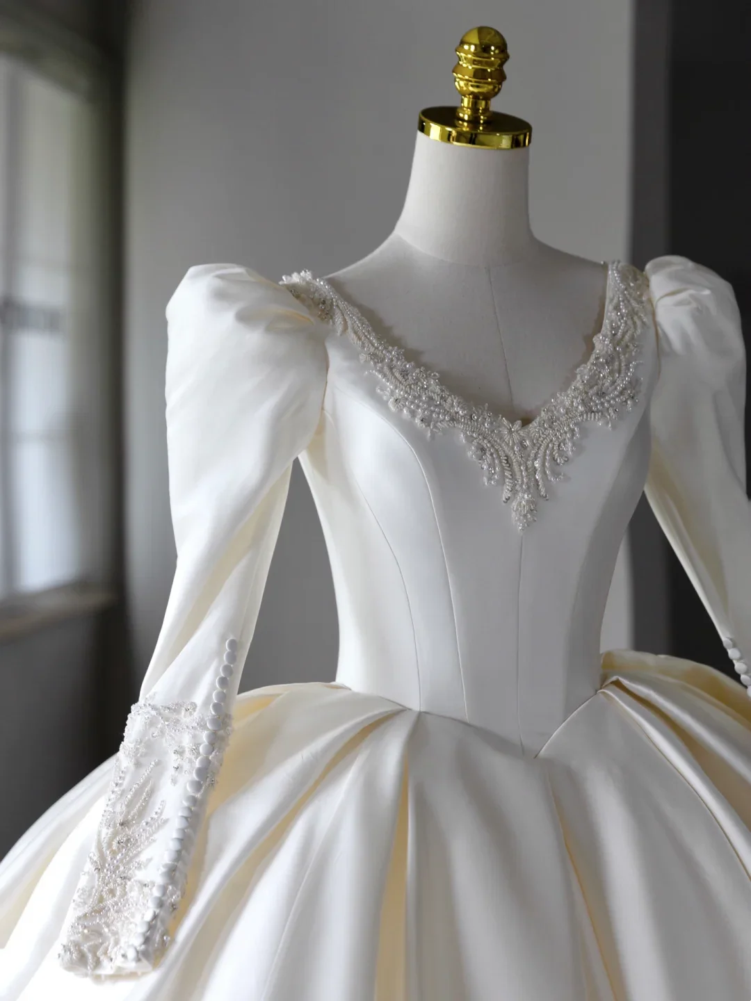 Princess Bridal Dress Ball Gown V Neck Long Sleeves White Wedding Dress With Ruffles Beads White Wedding Dresses Modest Wedding Gowns DH1563 - Deanwangkt