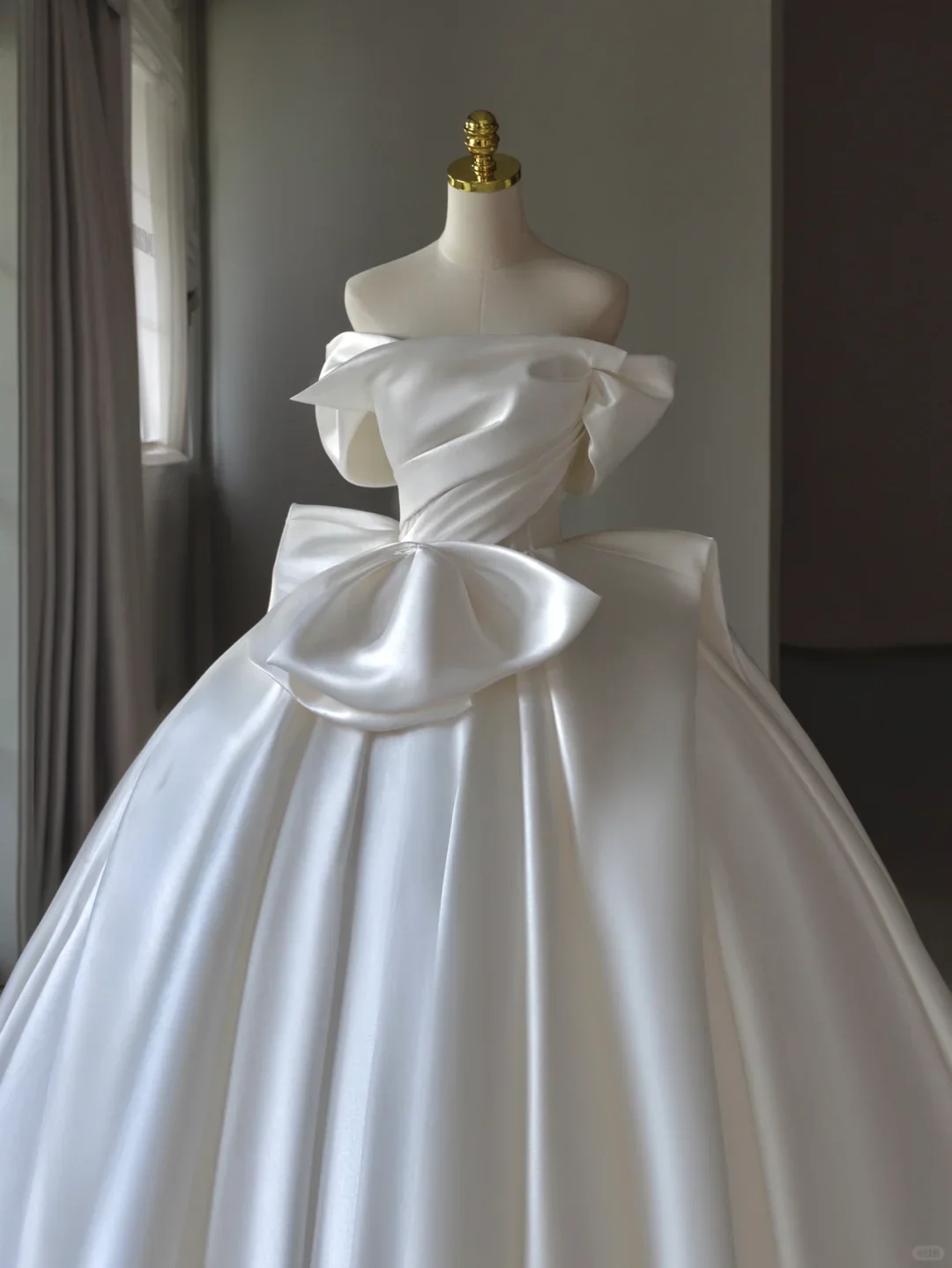 Princess Bridal Gown Ball Gown Off The Shoulder Satin Wedding Dress With White Short Sleeves Wedding Dresses Modest Wedding Gowns DH1288 - Deanwangkt