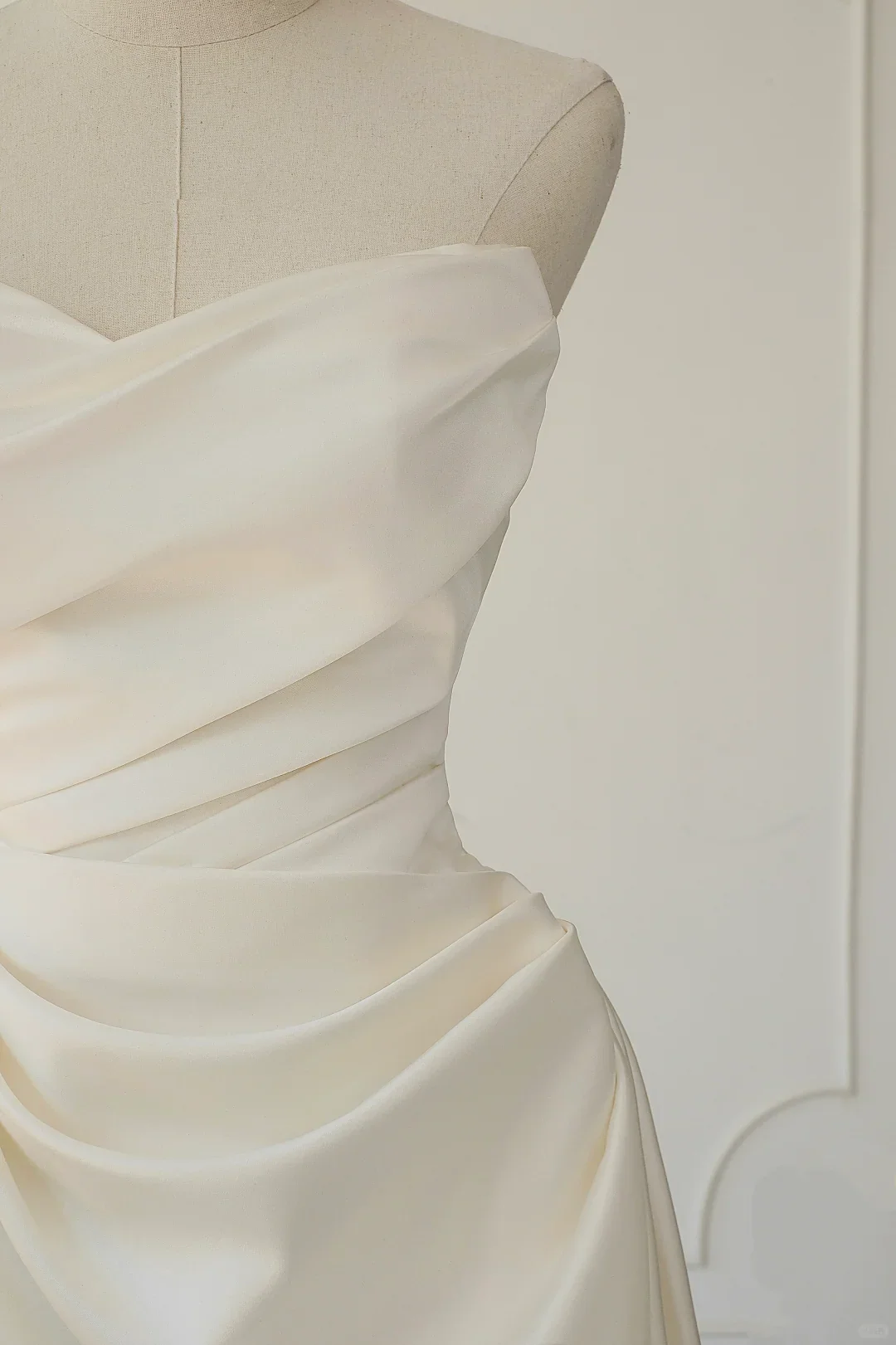 Timeless Bridal Gown Ball Gown Strapless Satin Pleated Sleeveless Long White Wedding Dresses Elegant Bridal Gowns DH893 - Deanwangkt