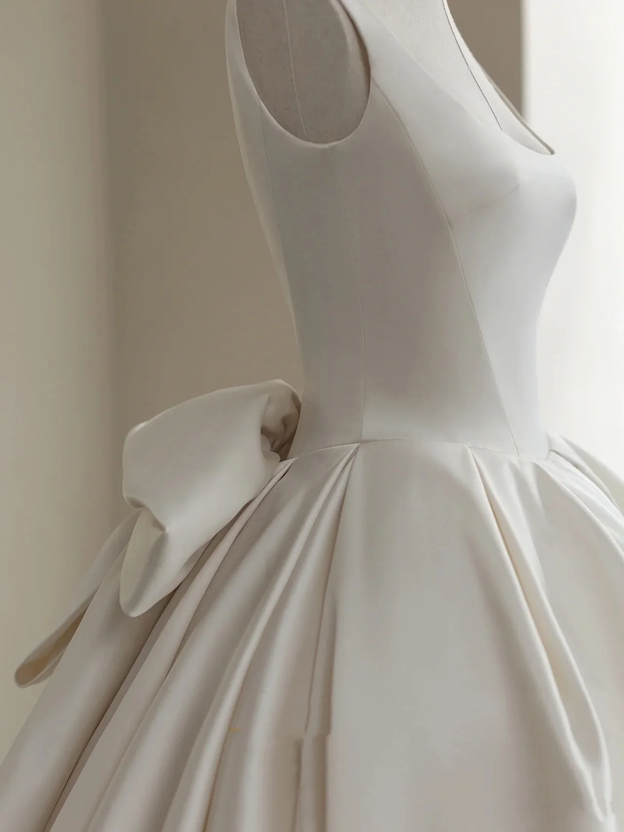 Romantic Wedding Gown Bridal Dress Ball Gown Square Neck Satin Wedding Dress Ivory Wedding Dresses Modest Wedding Gowns DH1781 - Deanwangkt