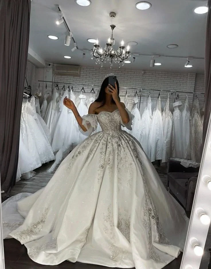 Unique Bridal Gown Ball Gown Off The Shoulder White Short Sleeves Lace Wedding Dresses Vintage Bridal Gowns DH1214 - Deanwangkt