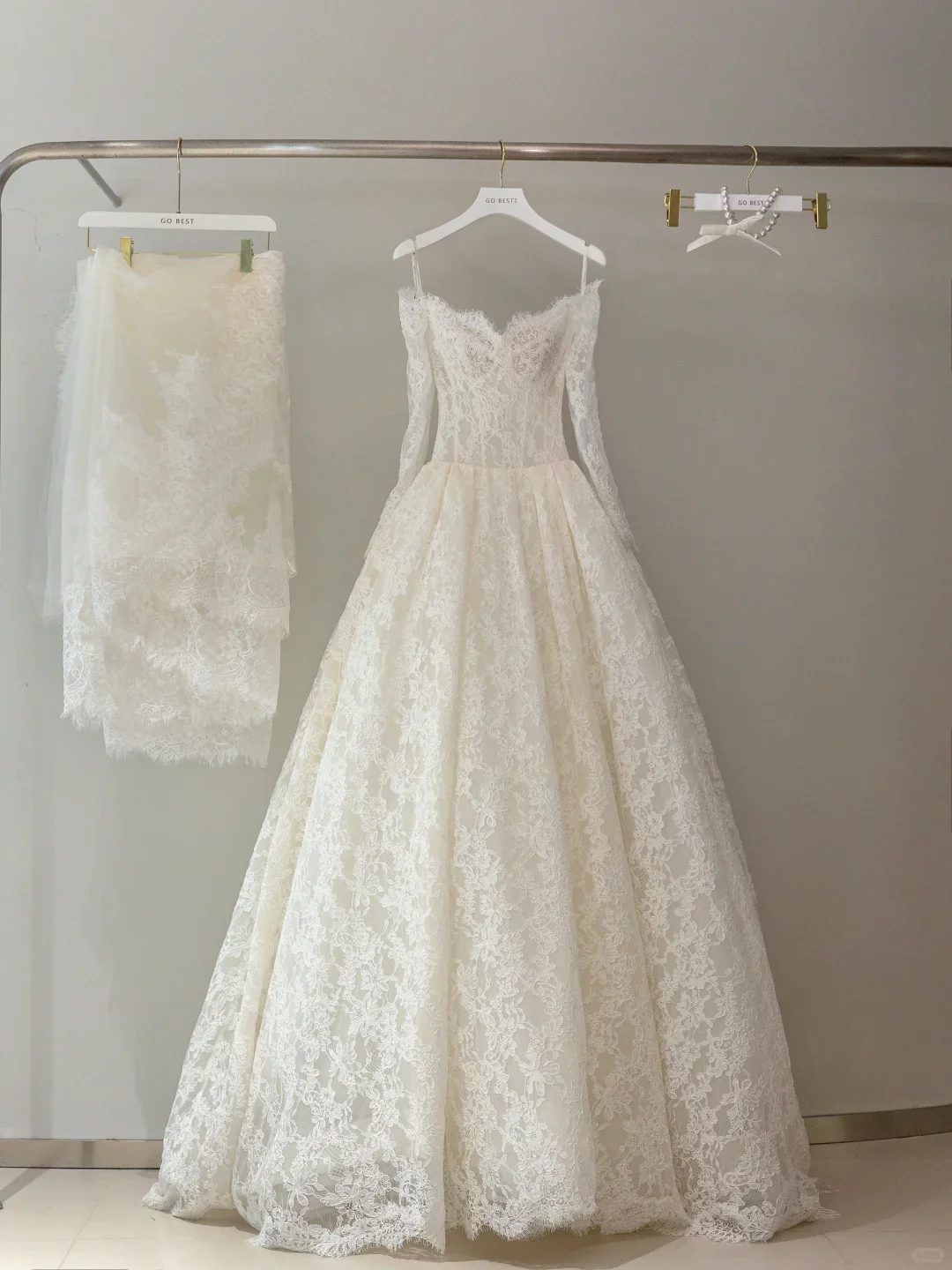 Unique Bridal Gown Ball Gown Off The Shoulder Lace Long Sleeves White 50s Wedding Dresses Vintage Bridal Gowns DH1141 - Deanwangkt