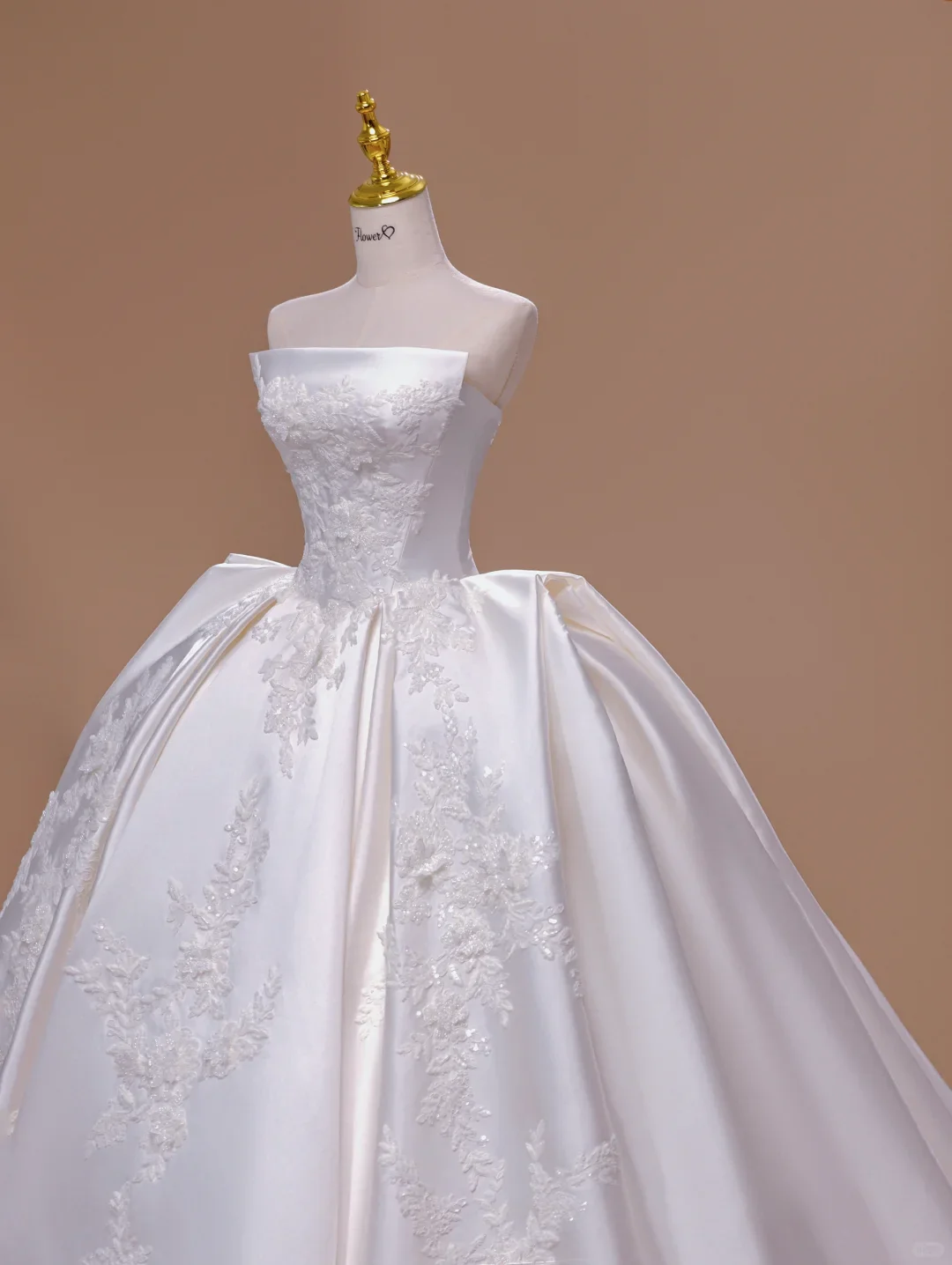 Fairy Tale Wedding Dress Princesses Ball Gowns Strapless Sleeveless White Satin Lace Wedding Dresses Bridal Gowns DH2804 - Deanwangkt