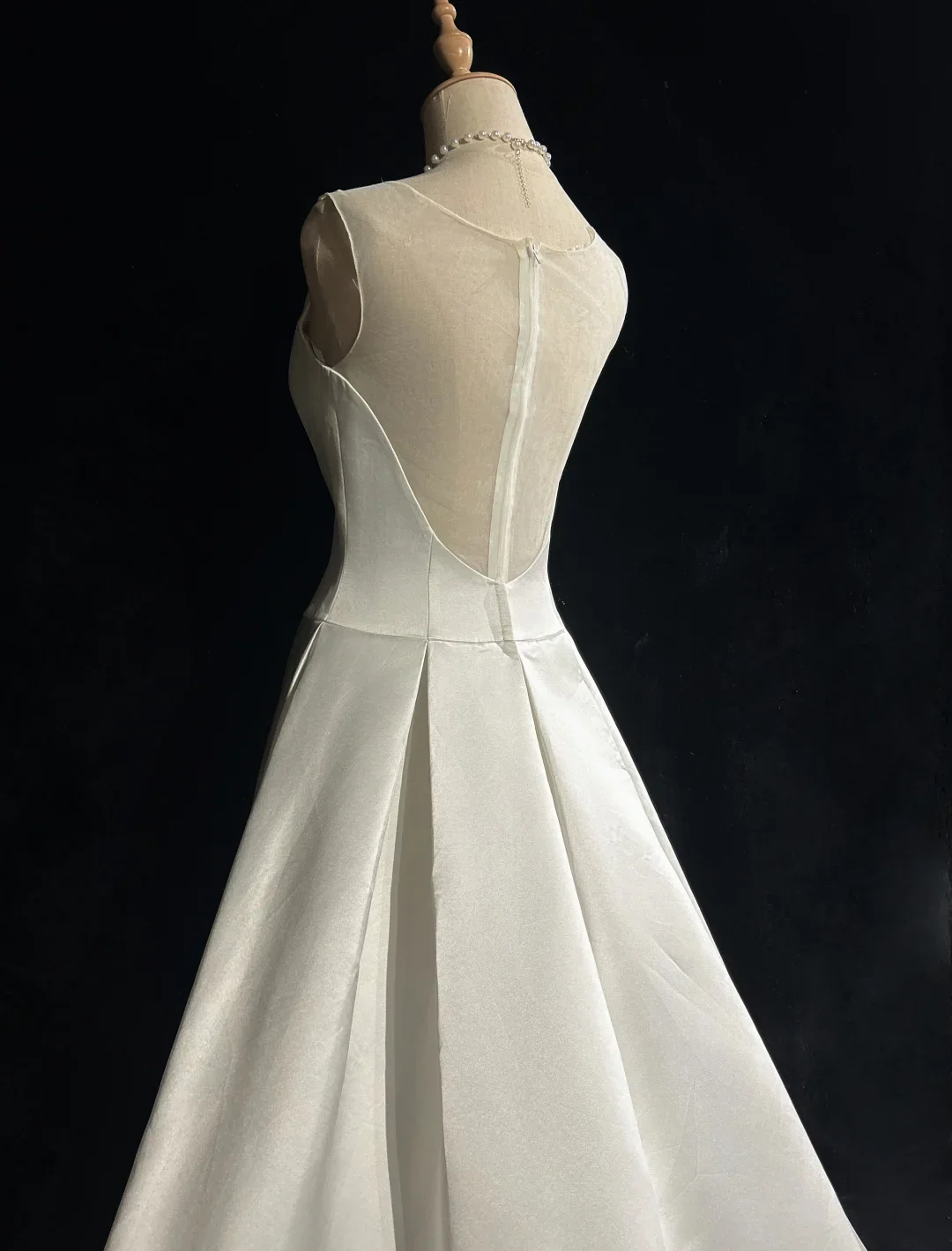 Vintage Wedding Dress A line V Neck White Satin Sleeveless Long Vintage Wedding Dresses Bridal Gowns Brides Gown DH401 - Deanwangkt