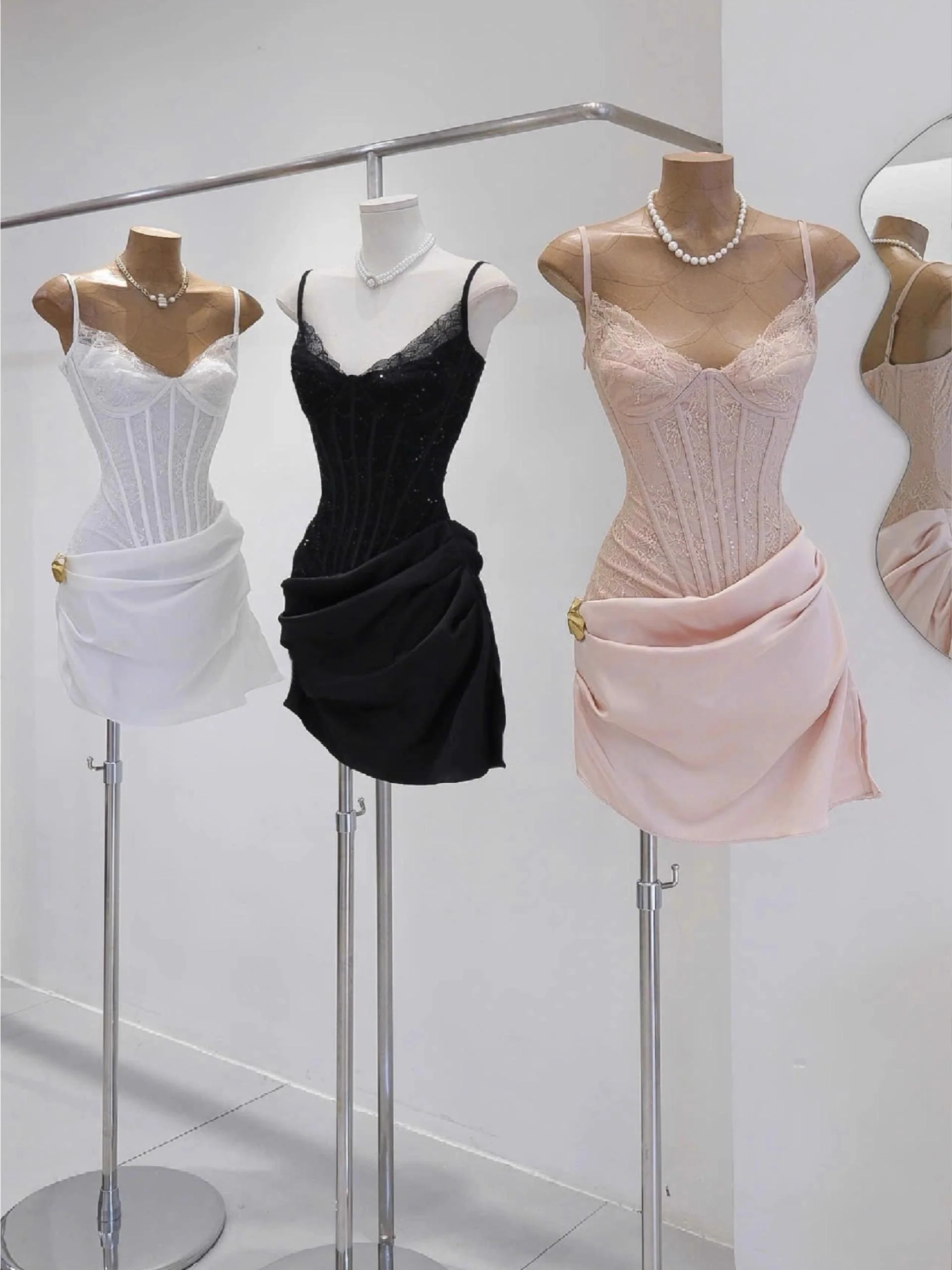 Modest Sheath Spaghetti Straps Little Black Dress Party Dresses Short Formal Homecoming Dresses Night Chic Elegant Cocktail Dresses 16th Birthday Outfits Lace Hoco Dress DH2767 - Deanwangkt