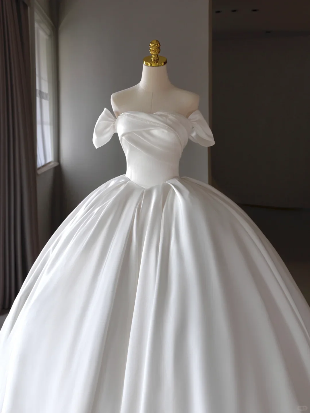 Princess Bridal Dress Ball Gown Off The Shoulder Satin Wedding Dress With White Short Sleeves Wedding Dresses Modest Wedding Gowns DH1289 - Deanwangkt
