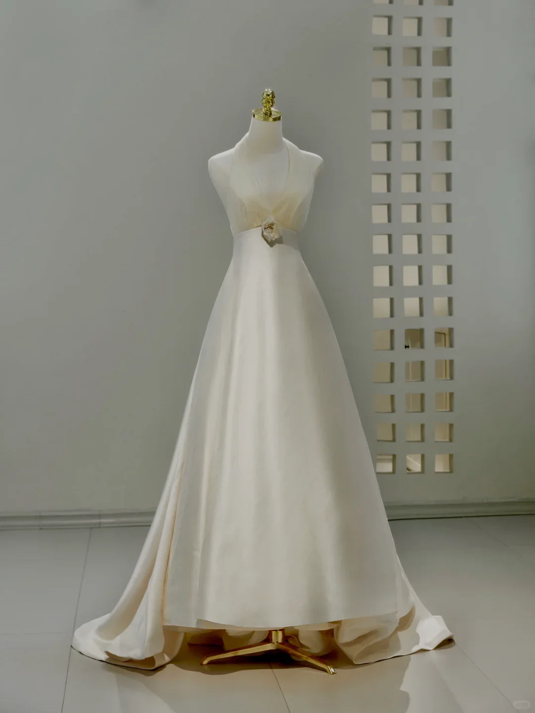 Princess Bridal Dress A Line Halter Ivory Satin Wedding Dress With Flower Wedding Dresses Modest Wedding Gowns DH2037 - Deanwangkt