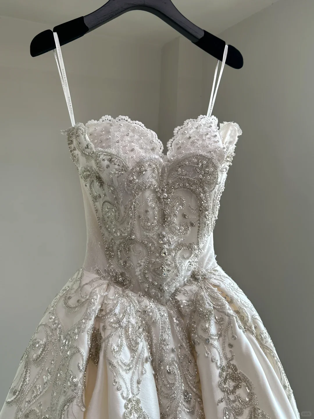 Ethereal Wedding Dress Ball Gown Sweetheart Satin White Sleeveless Long Wedding Dresses Bridal Gowns DH2050 - Deanwangkt