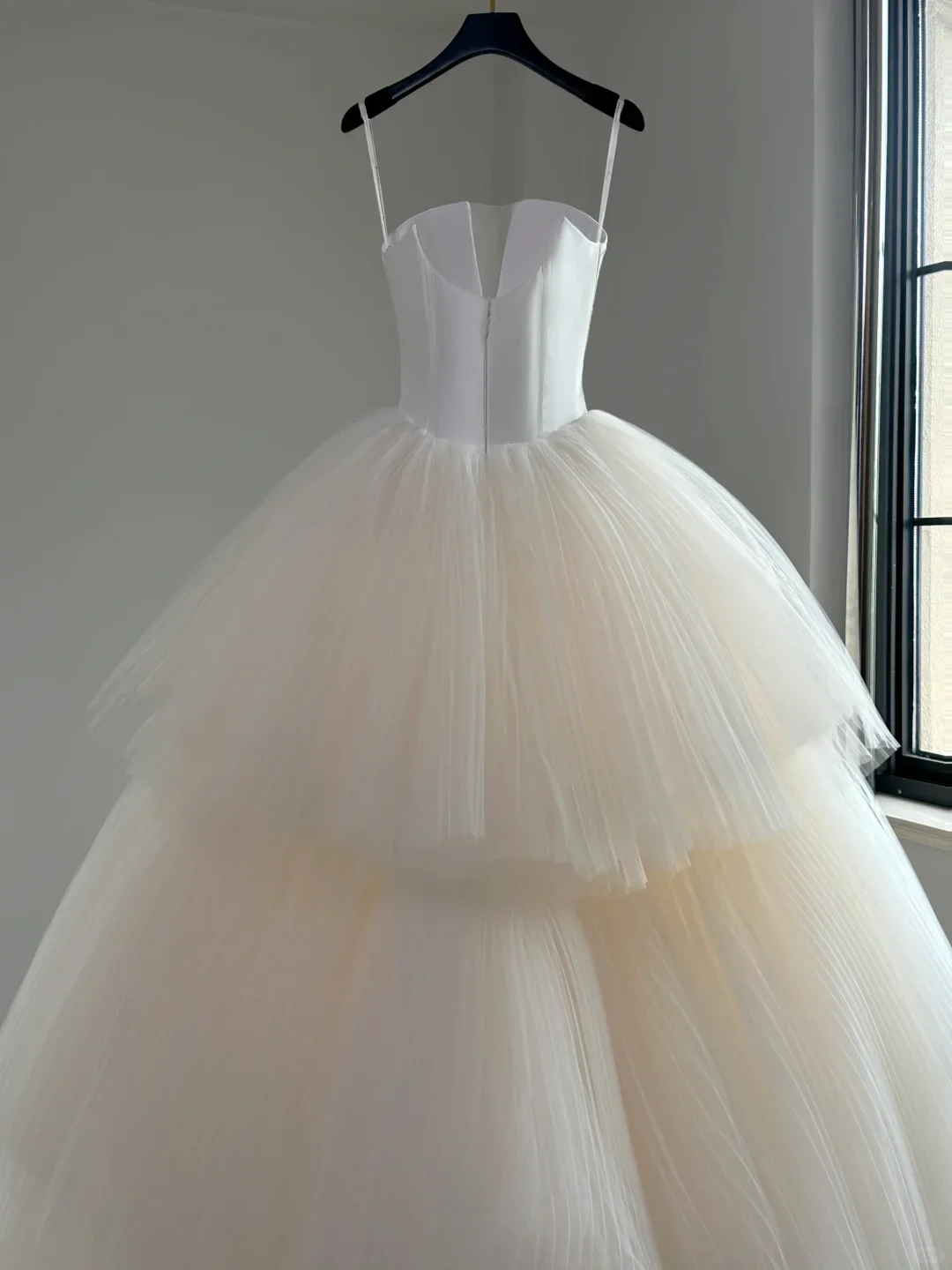 Dreamy Wedding Gown Bridal Dress Ball Gown Strapless Tulle Wedding Dress Long Sleeves Wedding Dresses Modest Wedding Gowns DH2049 - Deanwangkt