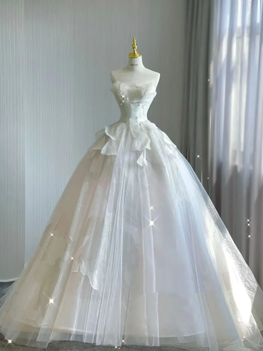 Timeless Ball Gown Strapless Long Tulle White Sweep Train Wedding Dresses Brides Dress DP414 - Deanwangkt