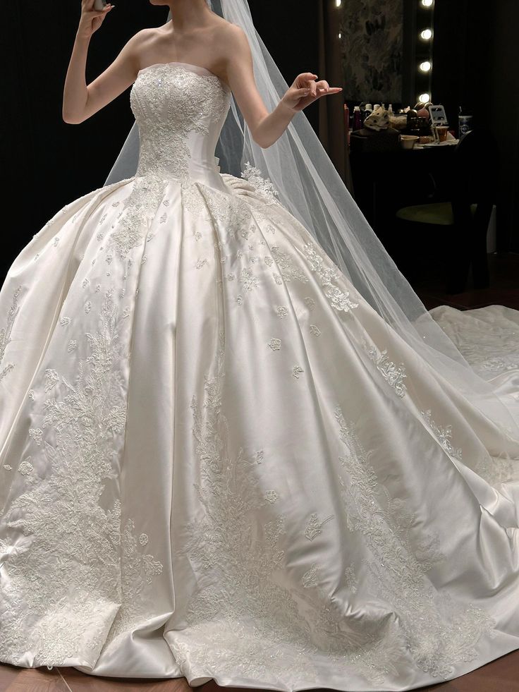 Beautiful Ball Gown Strapless Sleeveless White Satin Lace Appliques Wedding Dress Modest Wedding Dresses Princess Wedding Gowns DH1478 - Deanwangkt