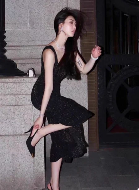 Stunning Mermaid V-neck Evening Gown Black Velvet Sequins Formal Dress Elegant Birthday Dress DP2806 - Deanwangkt