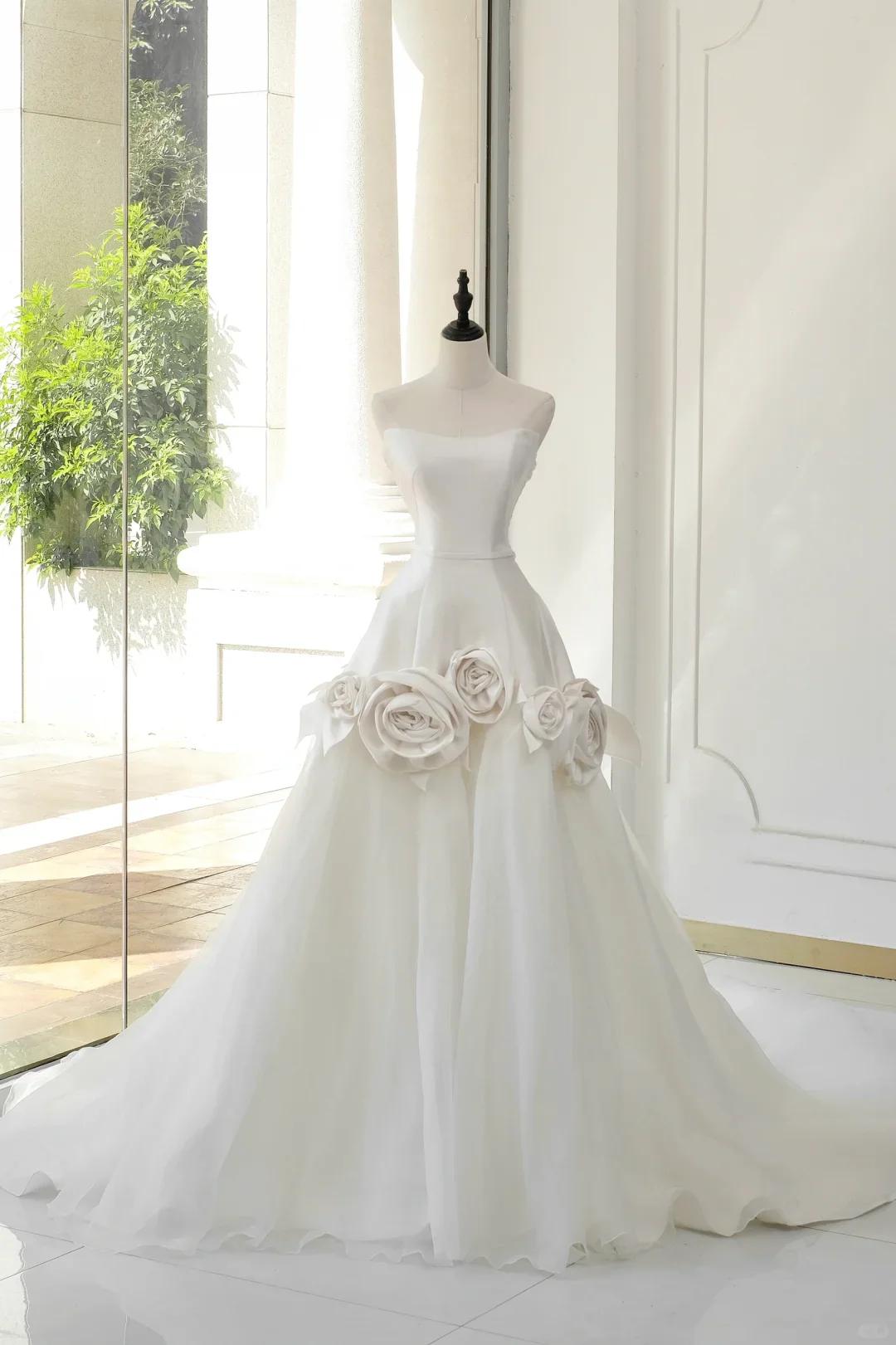 Timeless Bridal Gown Ball Gown Strapless Satin Flowers Sleeveless Long White Wedding Dresses Elegant Bridal Gowns DH890 - Deanwangkt