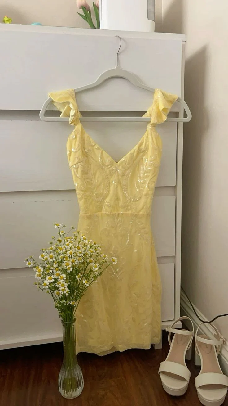 Pretty A line V Neck Yellow Sequin Formal Homecoming Dresses Short 21st Birthday Outfits Graduation Dress Mini Cocktail Dresses DH2270 - Deanwangkt