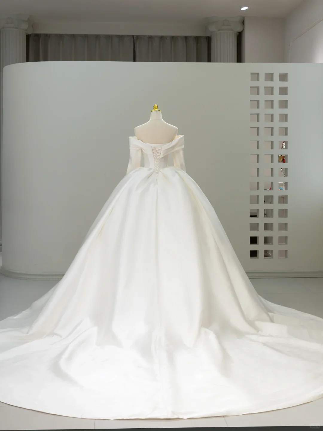 Unique Wedding Dress Ball Gown Off The Shoulder Satin Long Sleeves Wedding Dresses Bridal Gowns DH2068 - Deanwangkt