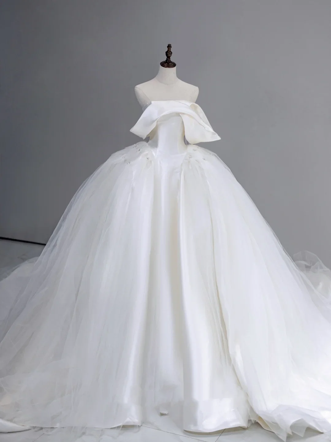 Timeless Bridal Gown Ball Gown Off The Shoulder Satin Long White Wedding Dresses Elegant Bridal Gowns DH867 - Deanwangkt